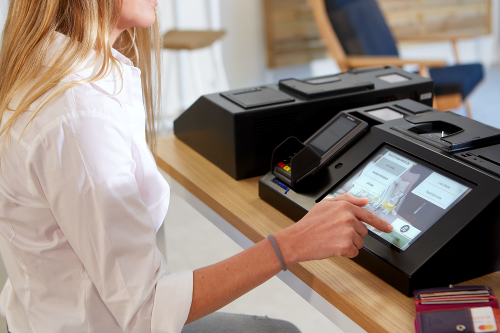 ROOMMATIK S-500: AUTO CHECK-IN DE MOSTRADOR